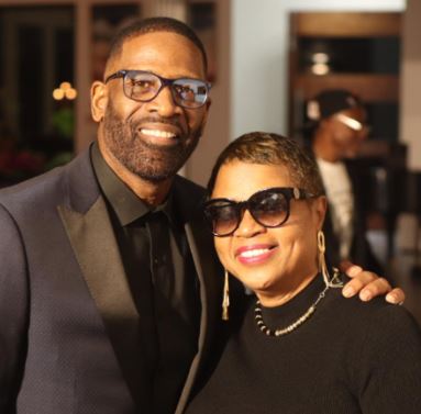 Jolinda Wade shares a good relationship with her ex-husband Dwyane Sr.